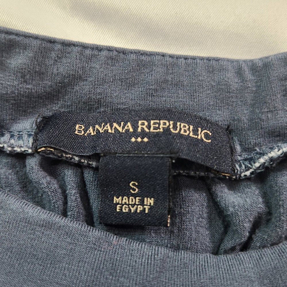 Banana Republic Slate Blue Size Small Sleeveless Blouse
Lot I - Picture 2 of 4